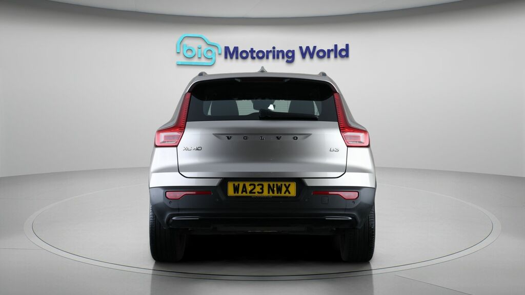 Volvo XC40 Plus Dark Gold #6