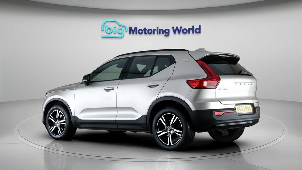 Volvo XC40 Plus Dark Gold #5