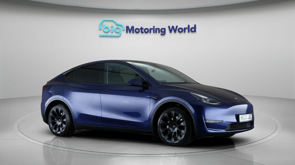 Tesla Model Y Long Range Blue