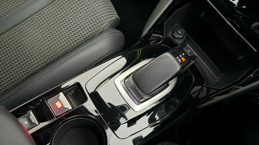 Peugeot e-208 50Kwh Allure Premium White #18
