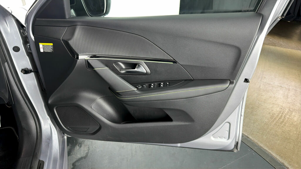 Peugeot e-208 50Kwh Allure Premium White #14