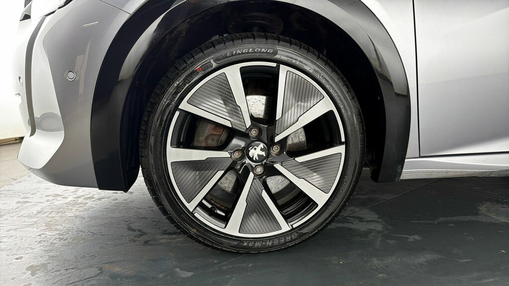 Peugeot e-208 50Kwh Allure Premium White #17