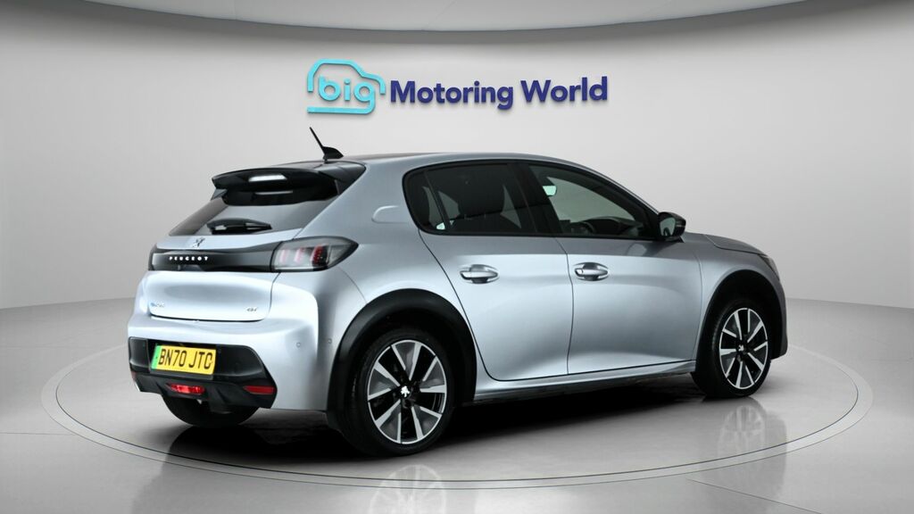 Peugeot e-208 50Kwh Allure Premium White #7