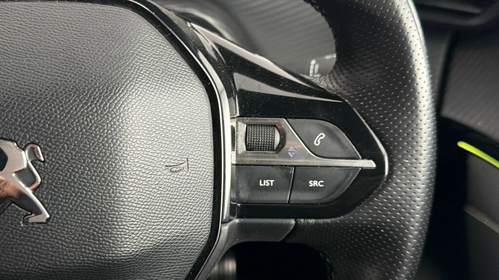 Peugeot e-208 50Kwh Allure Premium White #23