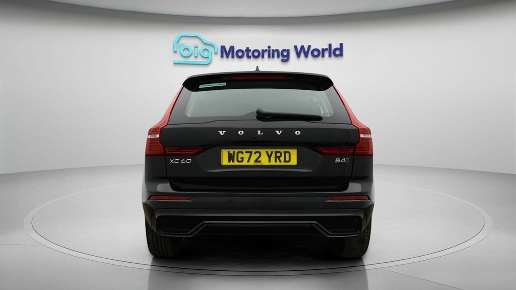 Volvo XC60 Plus Black #6