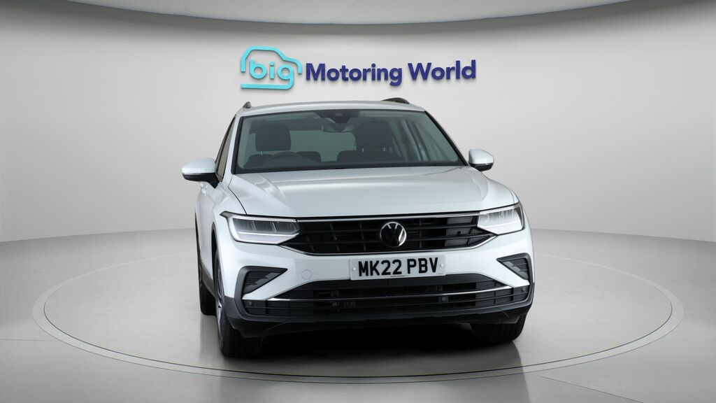 Volkswagen Tiguan Active White #2