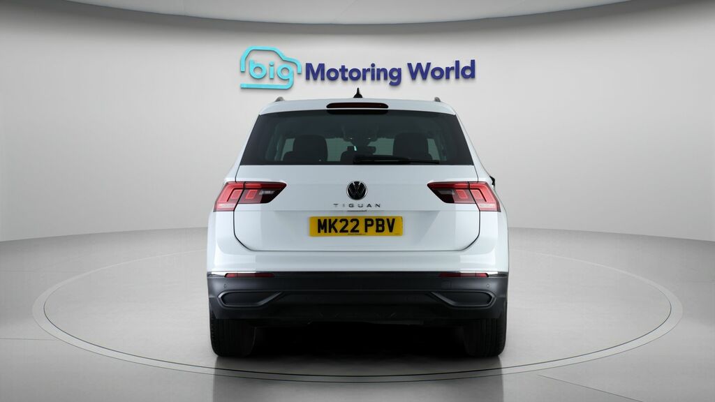 Volkswagen Tiguan Active White #6
