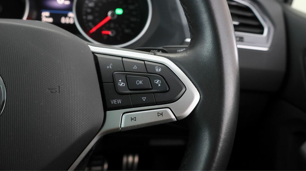 Volkswagen Tiguan Active Tsi Dsg Red #21