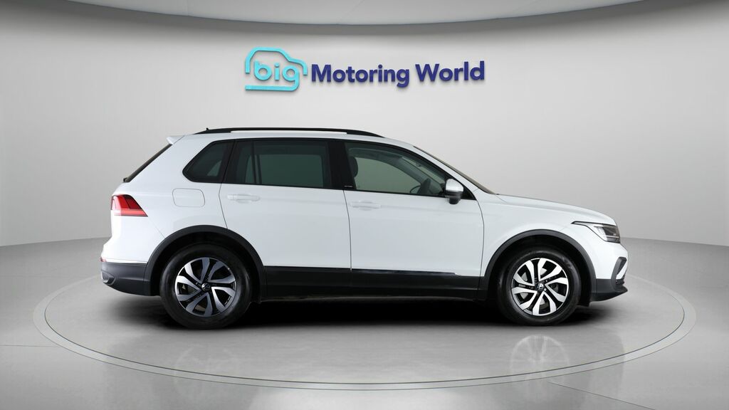 Volkswagen Tiguan Active Tsi Dsg Red #8