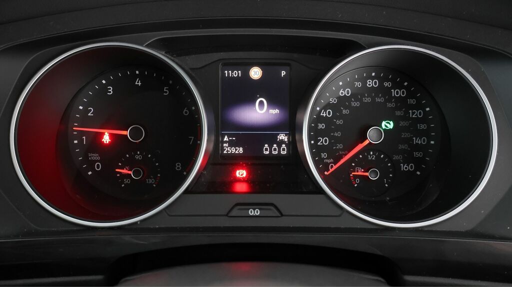 Volkswagen Tiguan Active Tsi Dsg Red #9