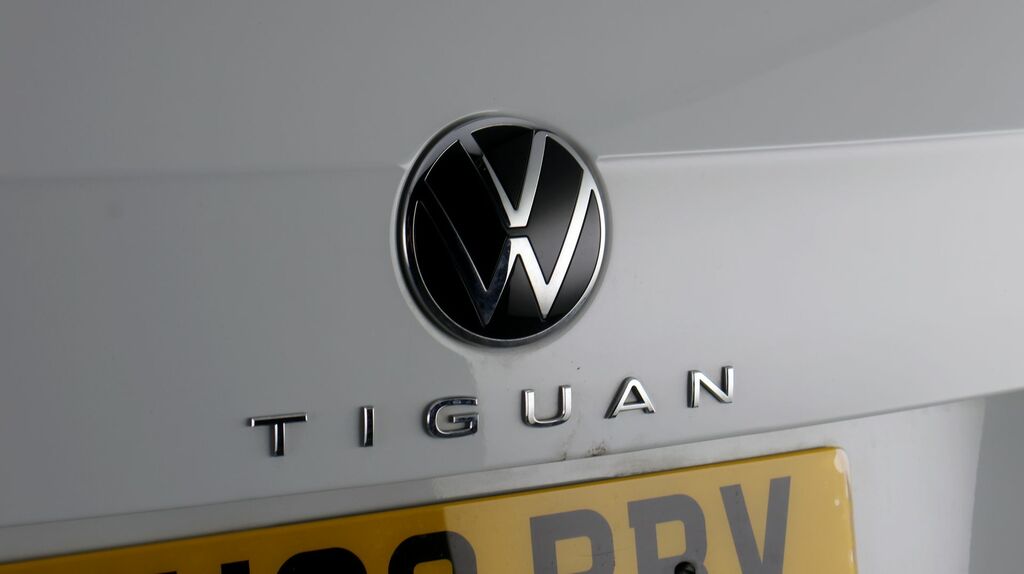 Volkswagen Tiguan Active Tsi Dsg Red #17
