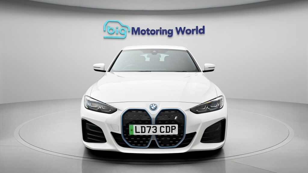 BMW i4 M Sport White #2