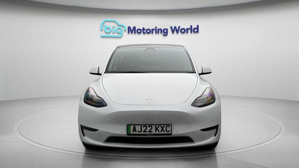 Tesla Model Y Long Range AJ22KXC White #2