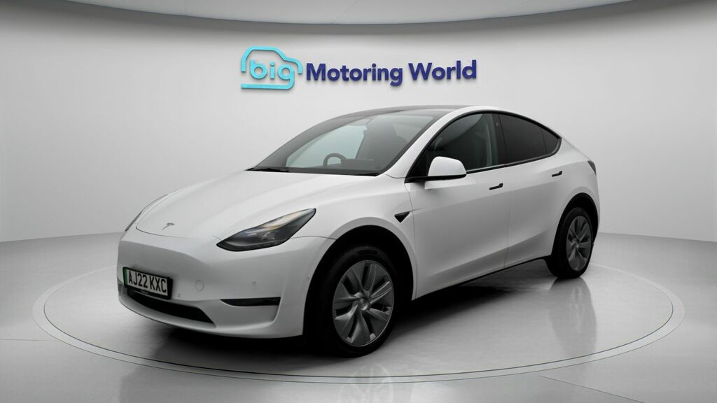 Tesla Model Y Long Range AJ22KXC White #3