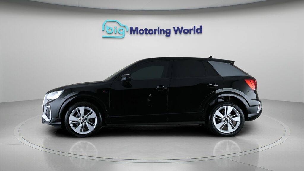 Audi Q2 S Line Black #4