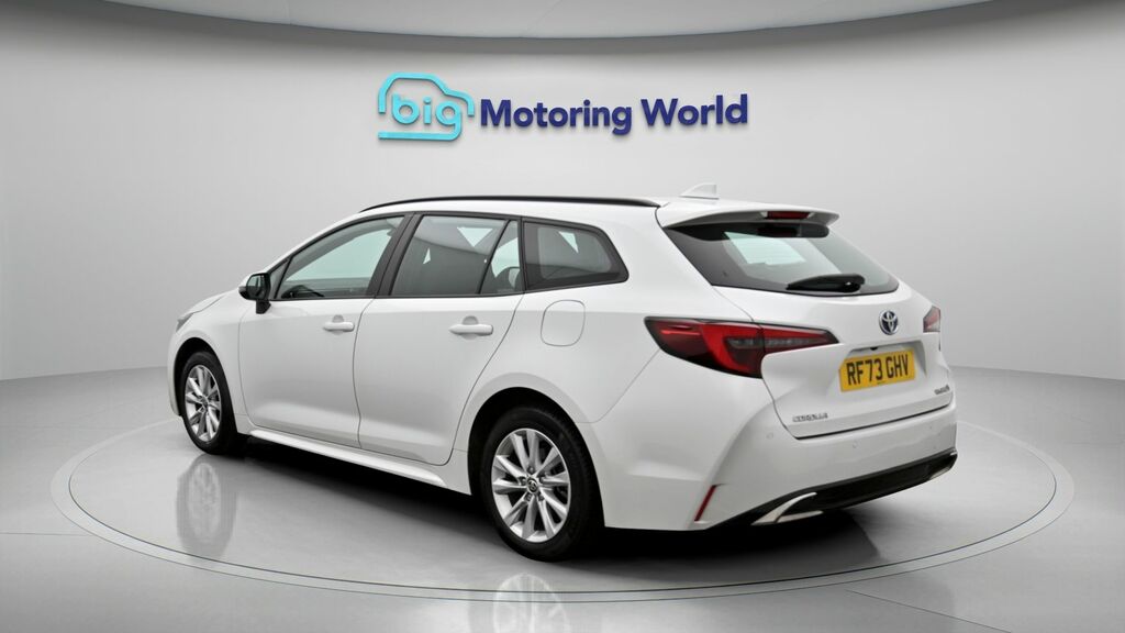 Toyota Corolla Icon White #5