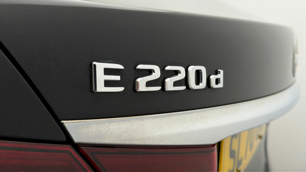 Mercedes-Benz E Class 2.0 2.0 E300de 13.5Kwh Amg Line Edition Estate Blue #21