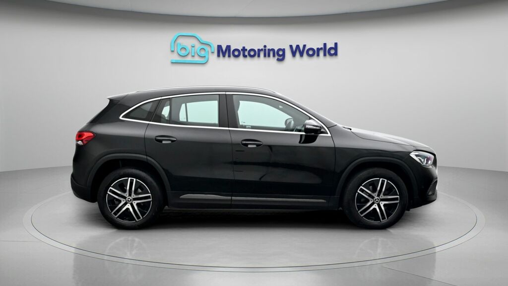 Mercedes-Benz GLA Class Gla 200 D Sport Red #8