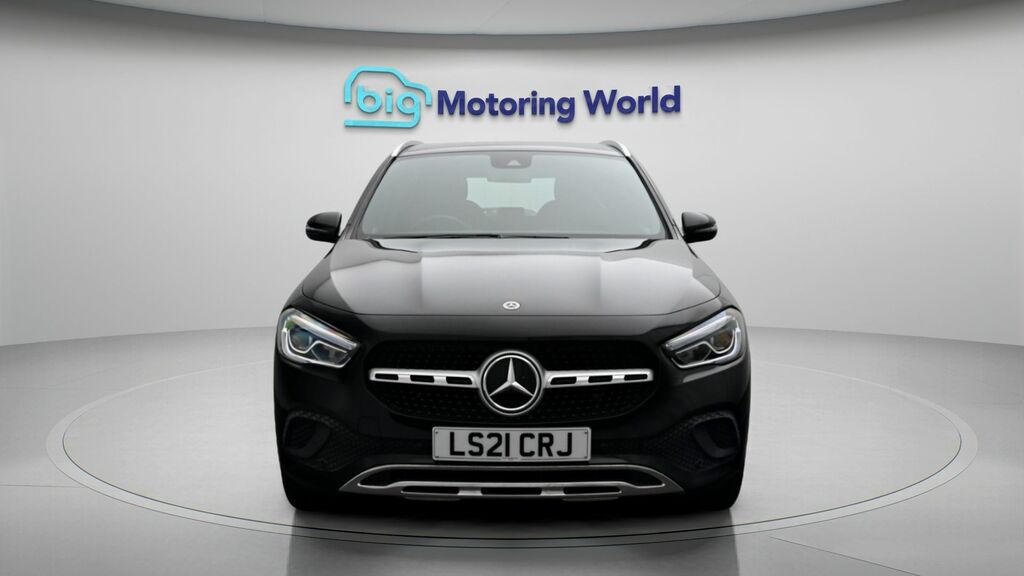Mercedes-Benz GLA Class Sport Black #2
