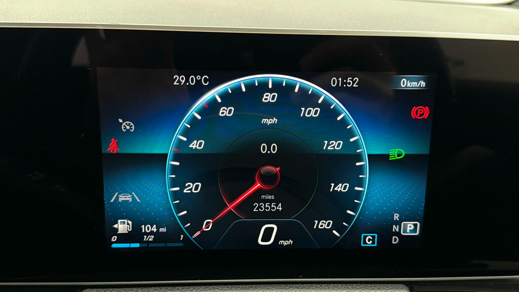 Mercedes-Benz GLA Class Gla 200 D Sport Red #25