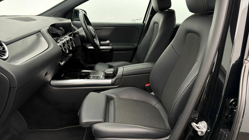 Mercedes-Benz GLA Class Gla 200 D Sport Red #13