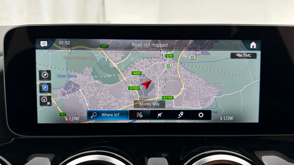 Mercedes-Benz GLA Class Gla 200 D Sport Red #10