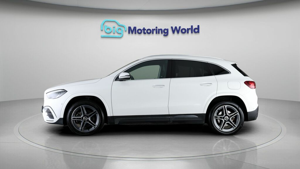 Mercedes-Benz GLA Class Amg Line White #4
