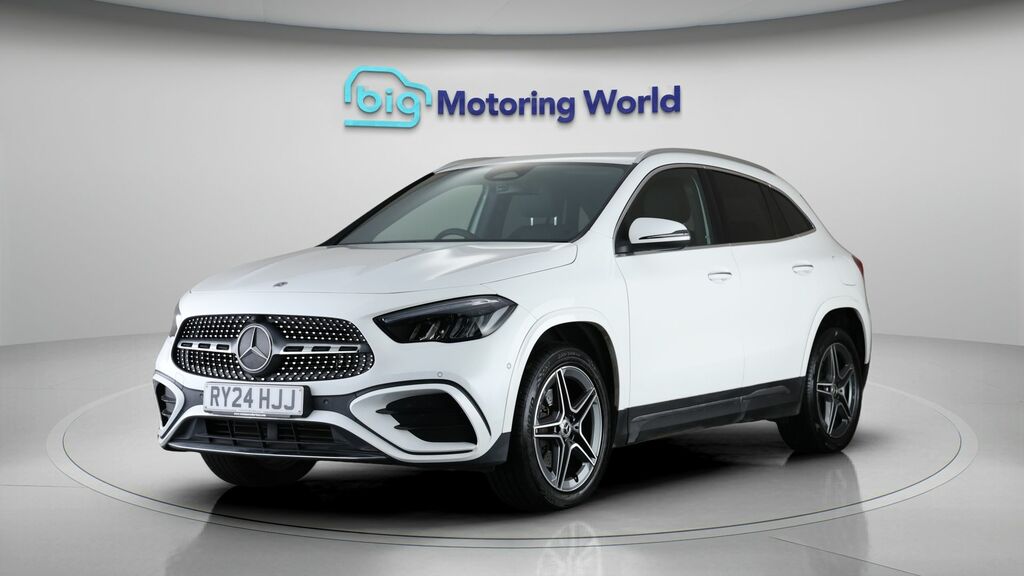 Mercedes-Benz GLA Class Amg Line White #3