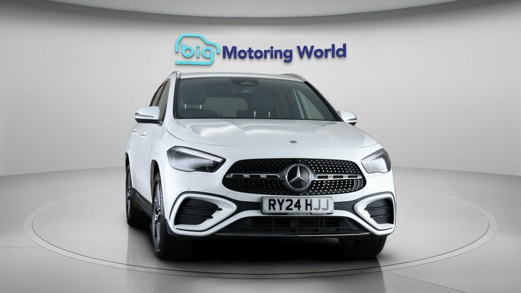 Mercedes-Benz GLA Class Amg Line White #2