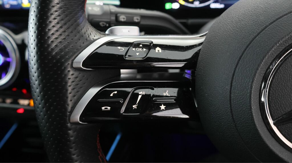 Mercedes-Benz GLA Class Gla 220D 4Matic Amg Line Premium Black #24