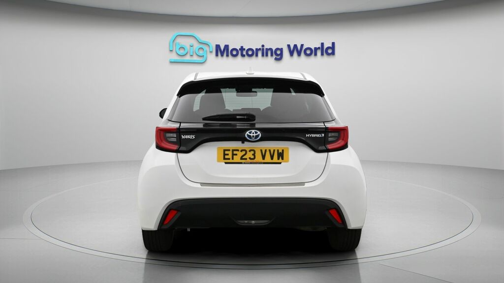 Toyota Yaris Design EF23VVW White #6