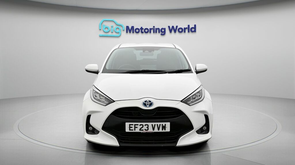 Toyota Yaris Design EF23VVW White #2