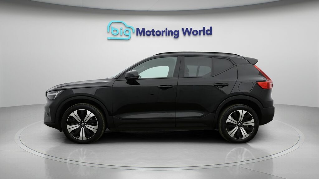 Volvo XC40 Plus Black #4