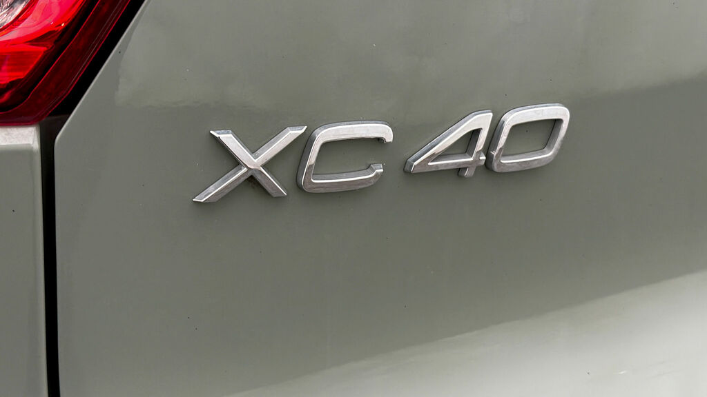 Volvo XC40 Plus, B4 Mild Hybrid, Dark Green #19