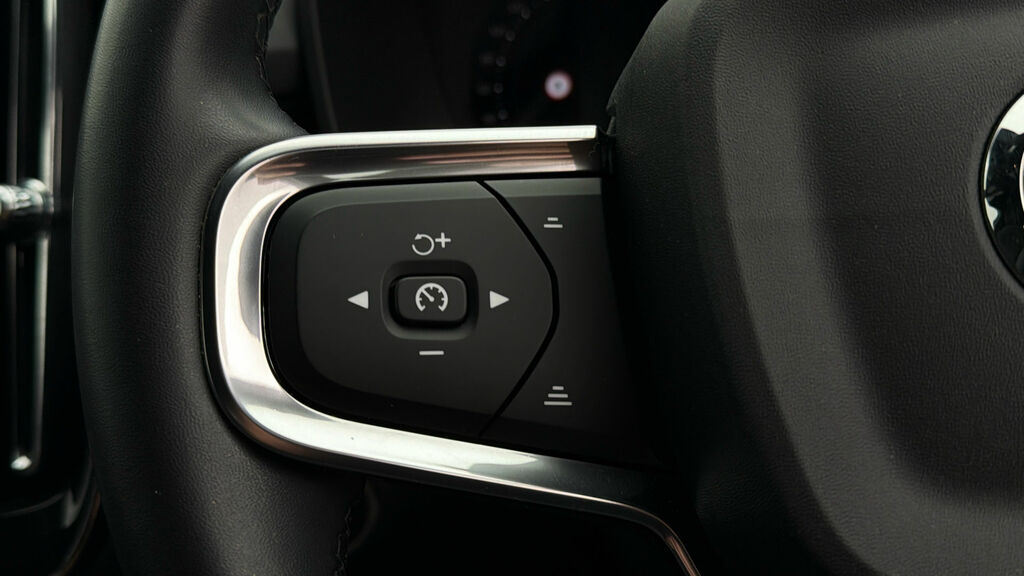 Volvo XC40 Plus, B4 Mild Hybrid, Dark Green #23
