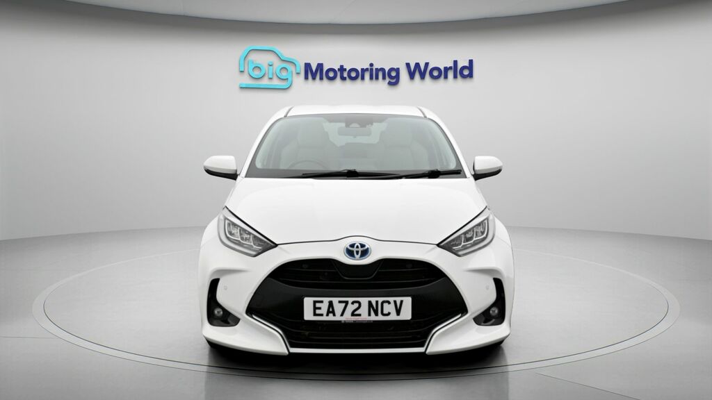 Toyota Yaris Excel White #2
