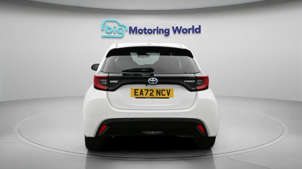 Toyota Yaris Excel White #6