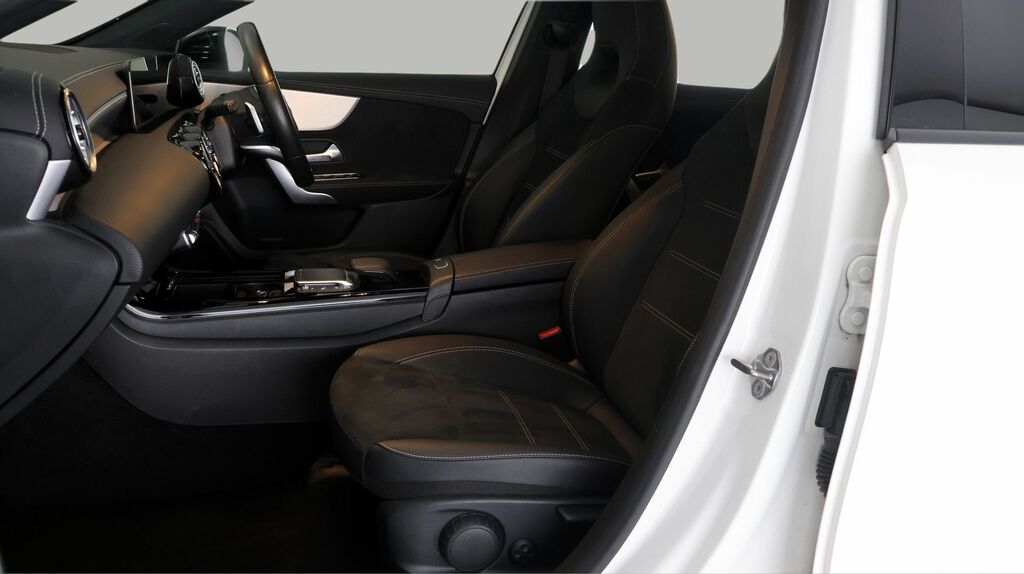 Mercedes-Benz A Class A200 Amg Line Premium 2022 Black #13