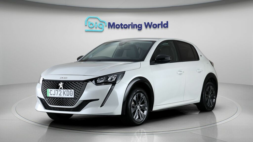 Peugeot e-208 Allure Premium White #3