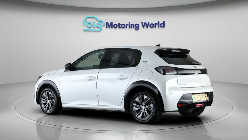 Peugeot e-208 Allure Premium White #5