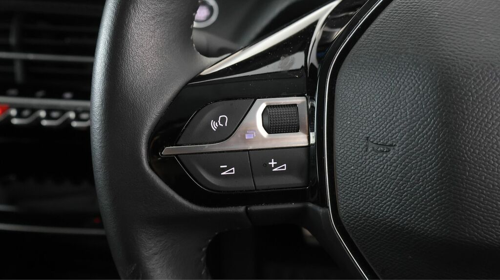 Peugeot e-208 1.2 Puretech Allure Premium Hatchback  #20