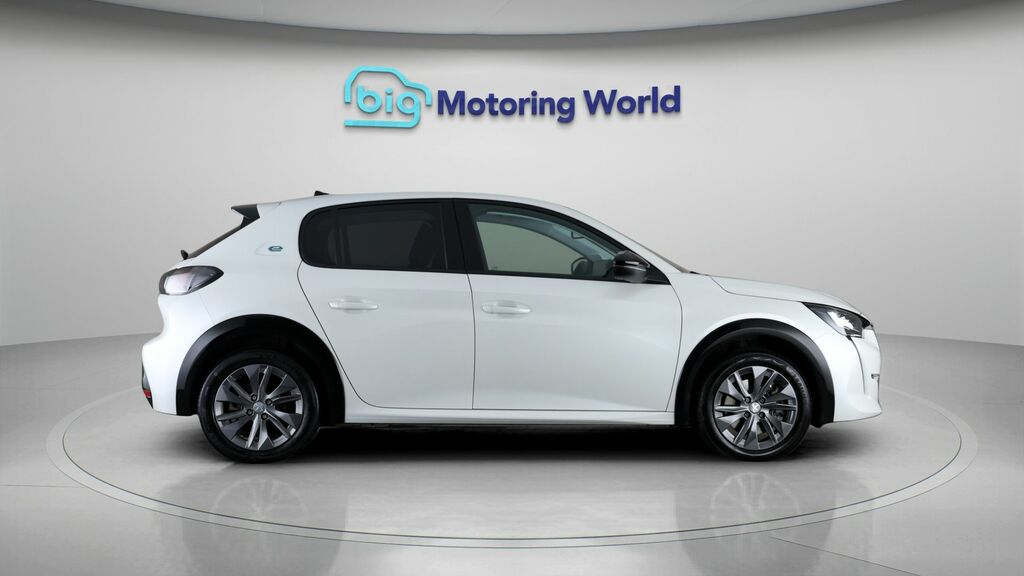 Peugeot e-208 1.2 Puretech Allure Premium Hatchback  #8