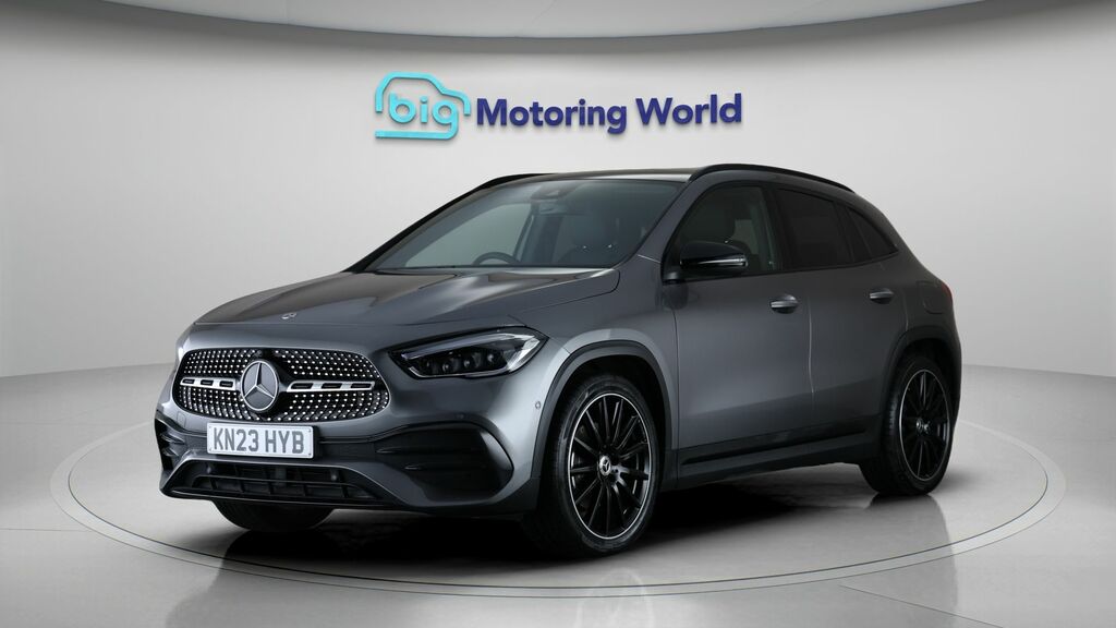 Mercedes-Benz GLA Class Amg Line Night Edition Grey #3