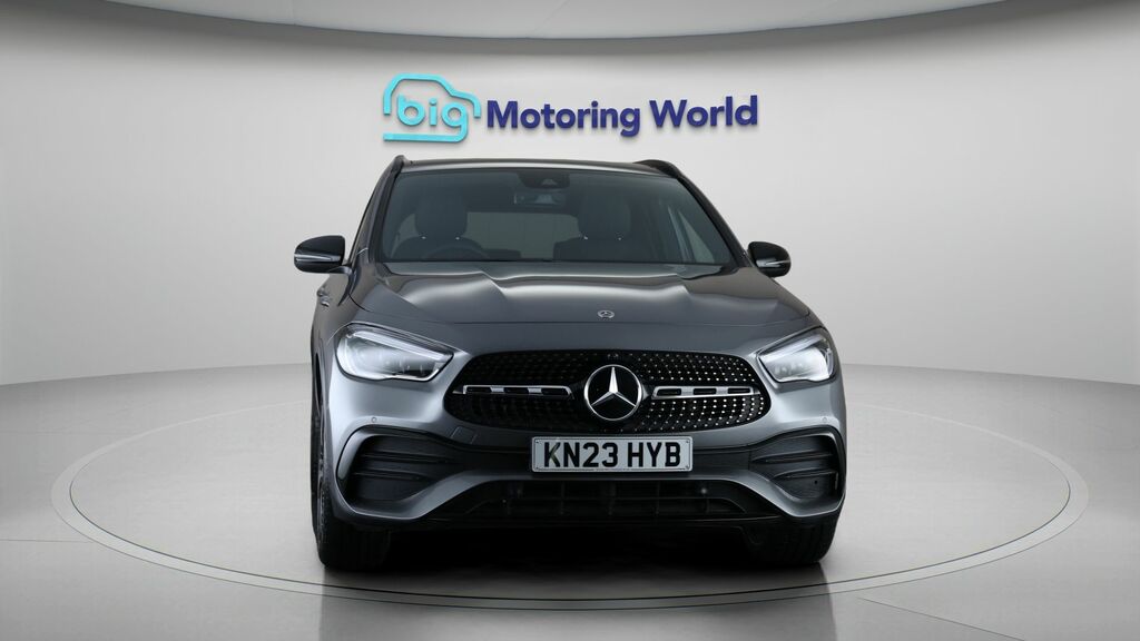 Mercedes-Benz GLA Class Amg Line Night Edition Grey #2