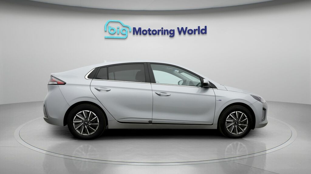 Hyundai Ioniq Premium Blue #8