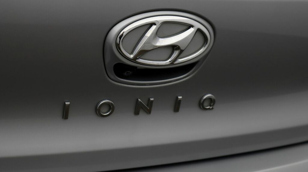 Hyundai Ioniq Premium Blue #21