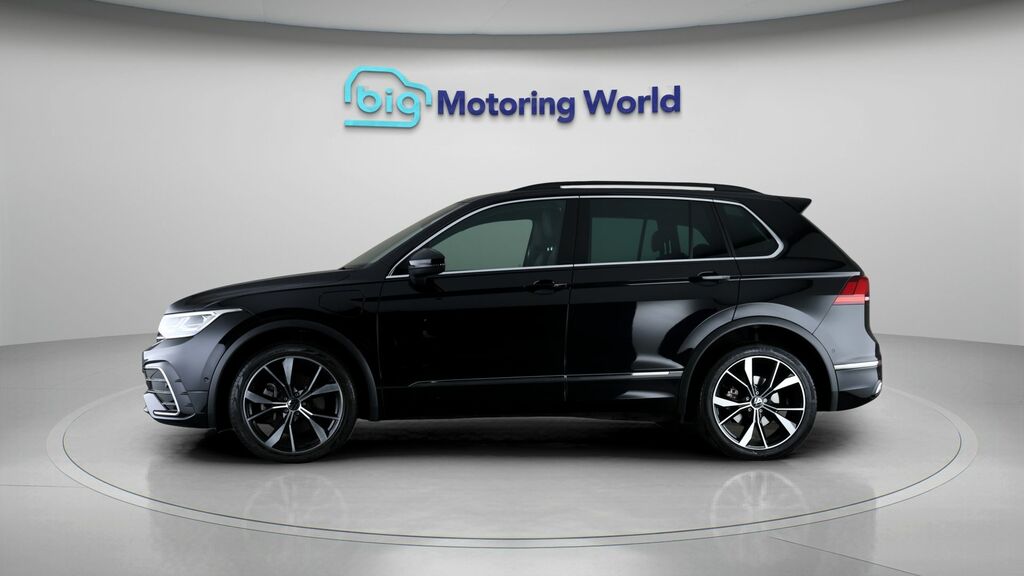 Volkswagen Tiguan R-line Black #4