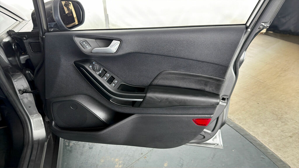 Ford Fiesta Fiesta Titanium T Silver #14