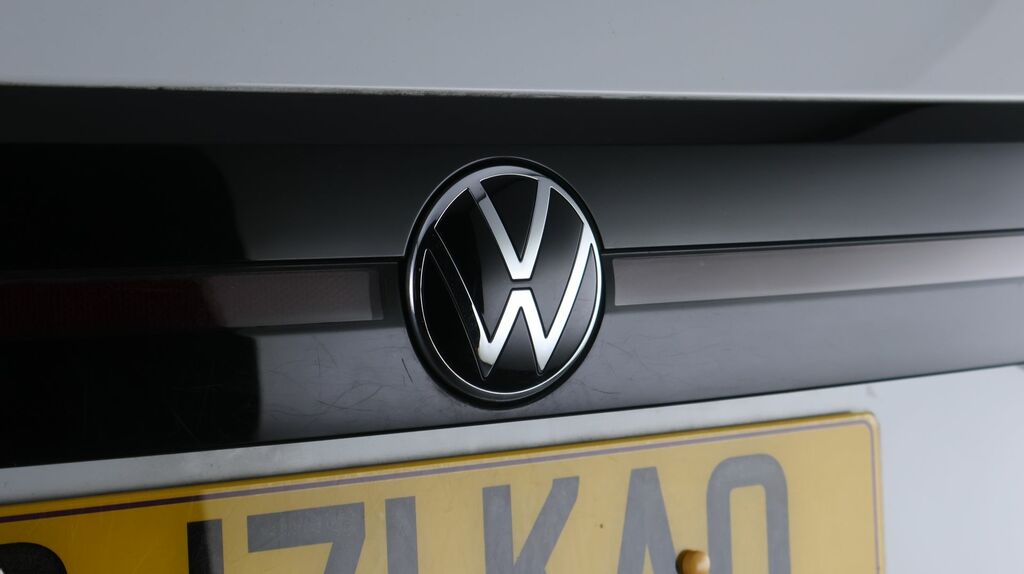 Volkswagen T-Cross 1.0 Tsi 95Ps Active Hatchback Black #17