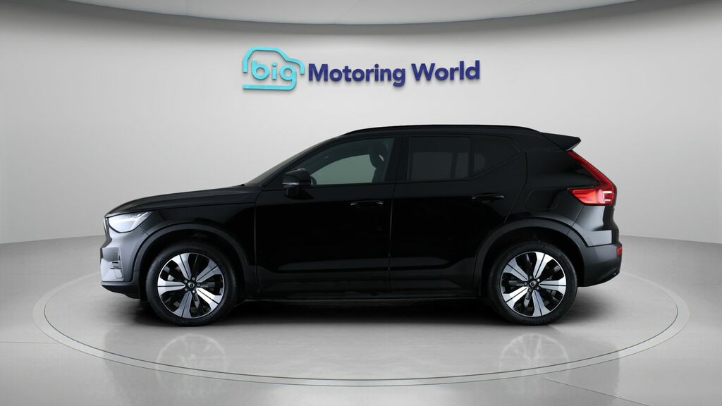 Volvo XC40 Plus Black #4